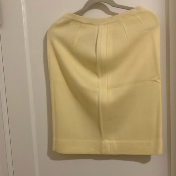 Yellow suit - Picture 8 of 9